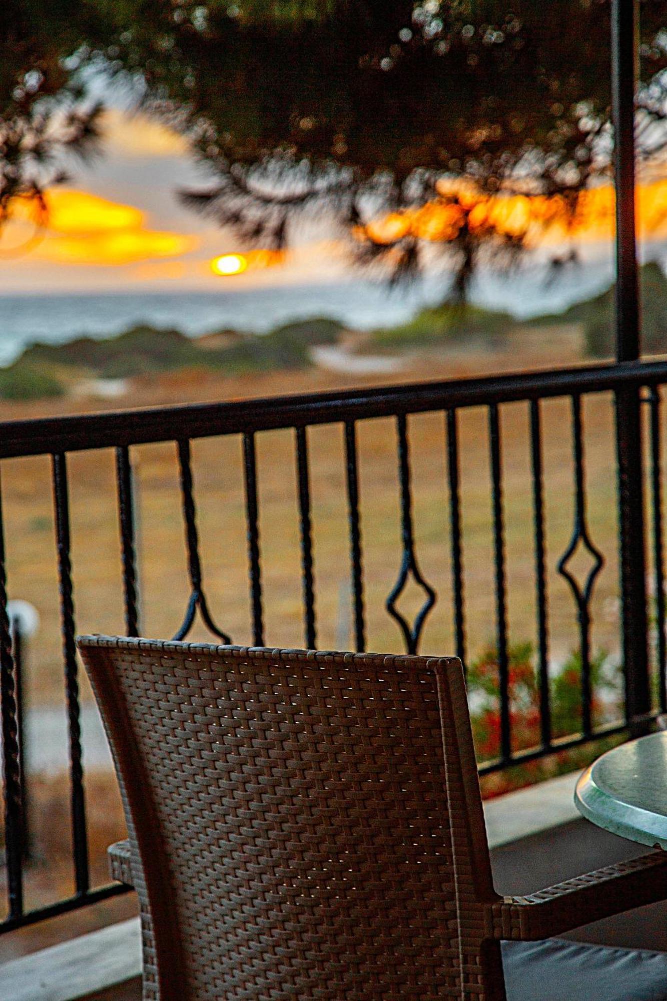 Romanos Beach Villas Exterior foto