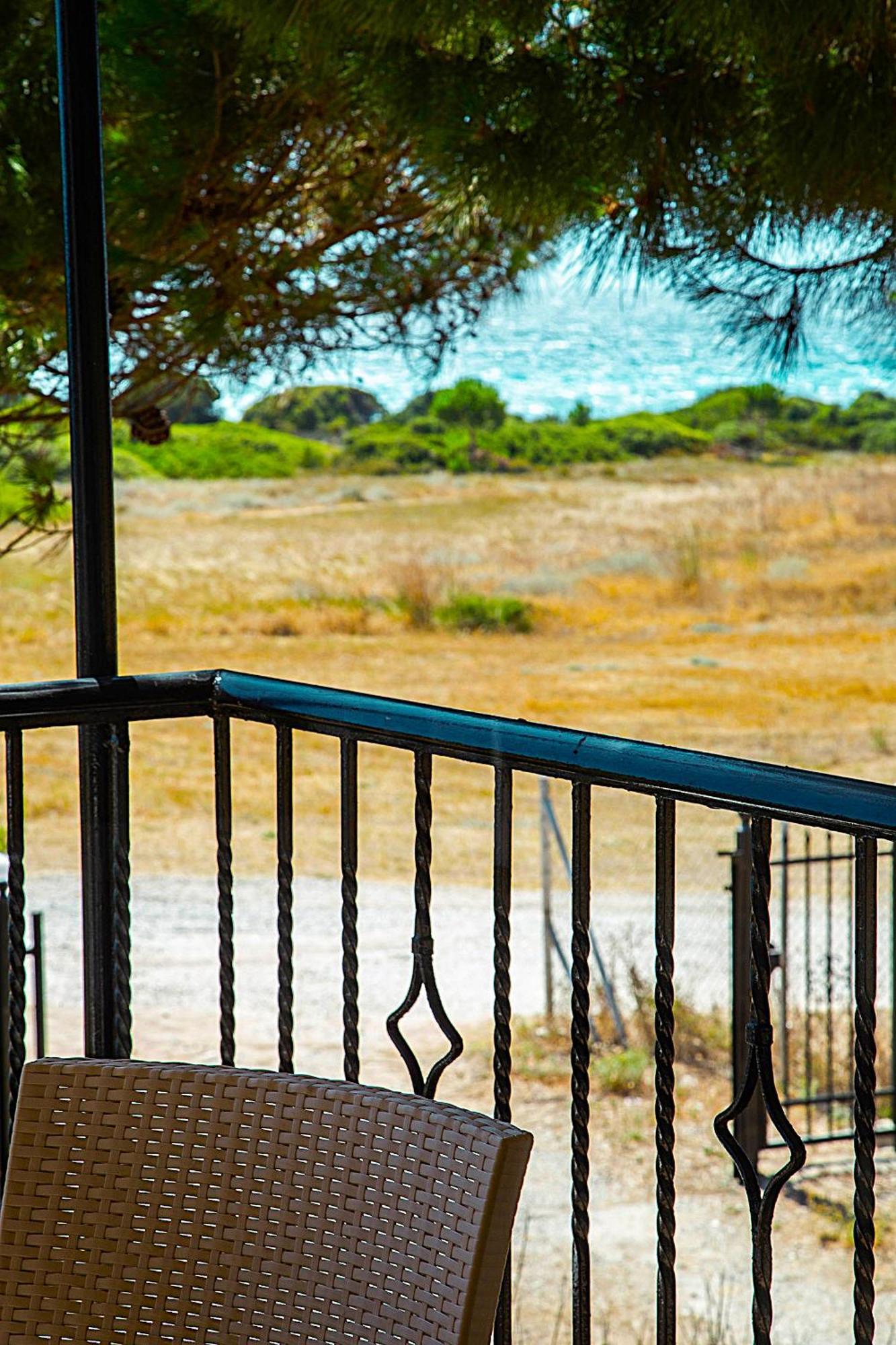 Romanos Beach Villas Exterior foto