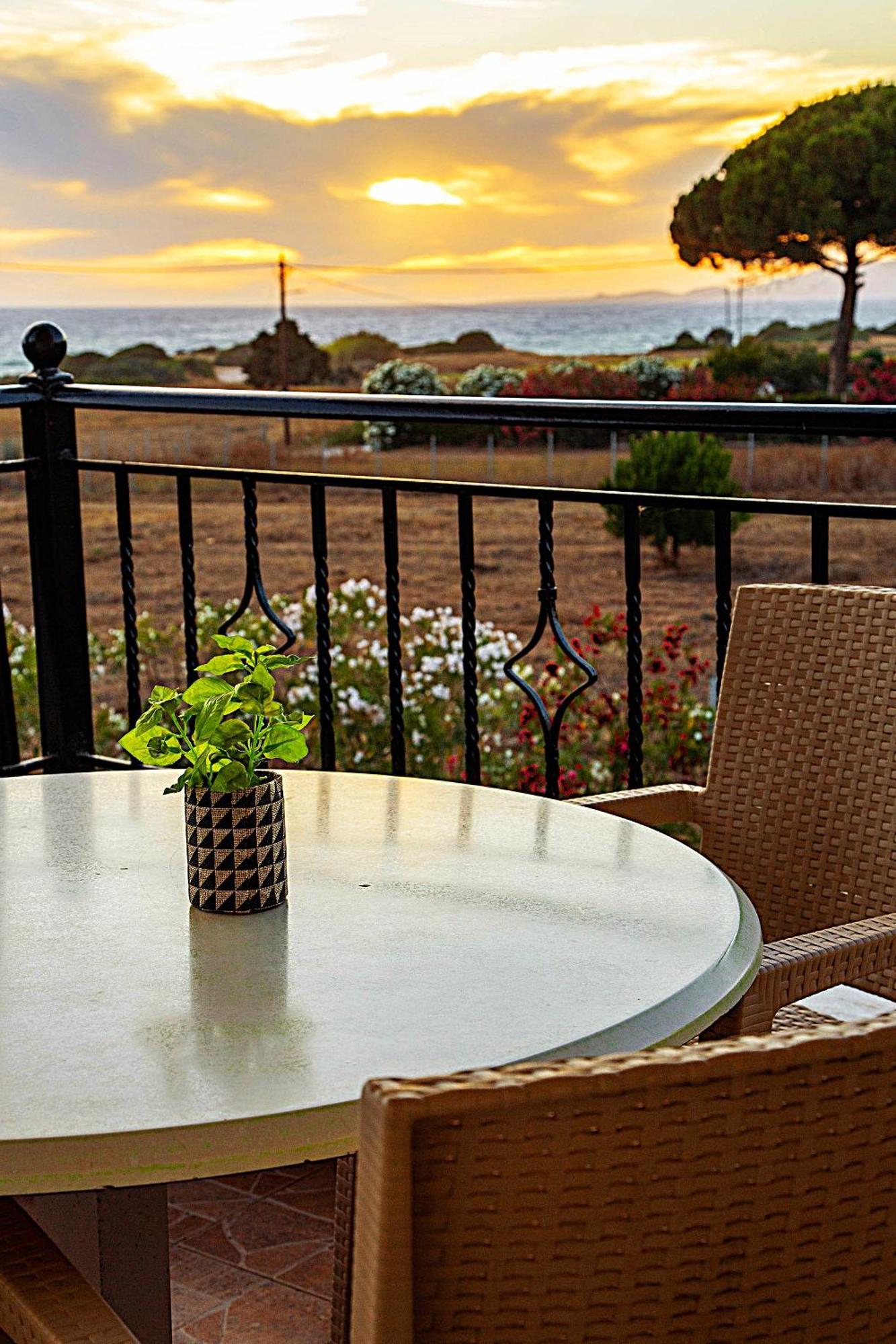 Romanos Beach Villas Exterior foto