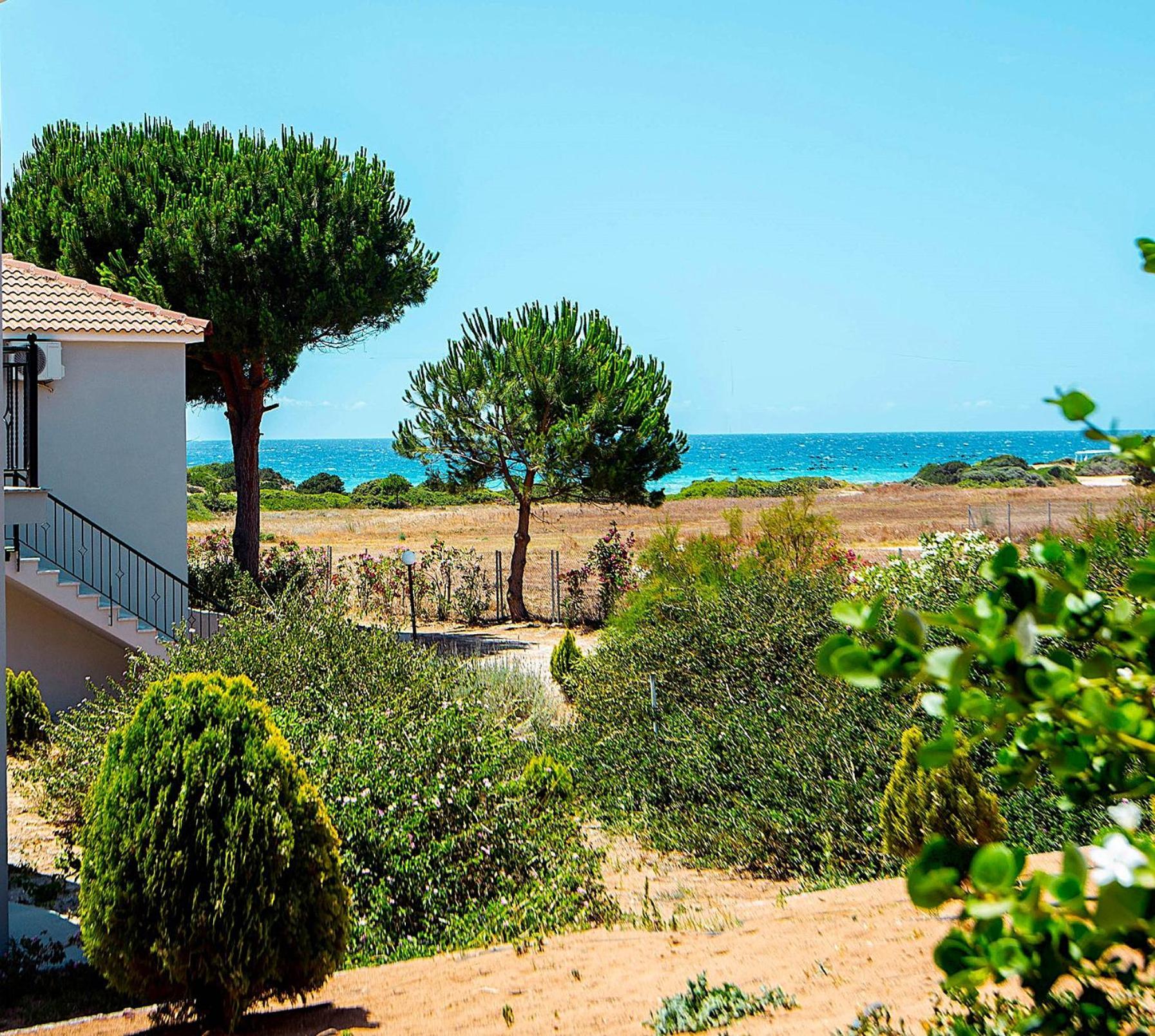 Romanos Beach Villas Exterior foto