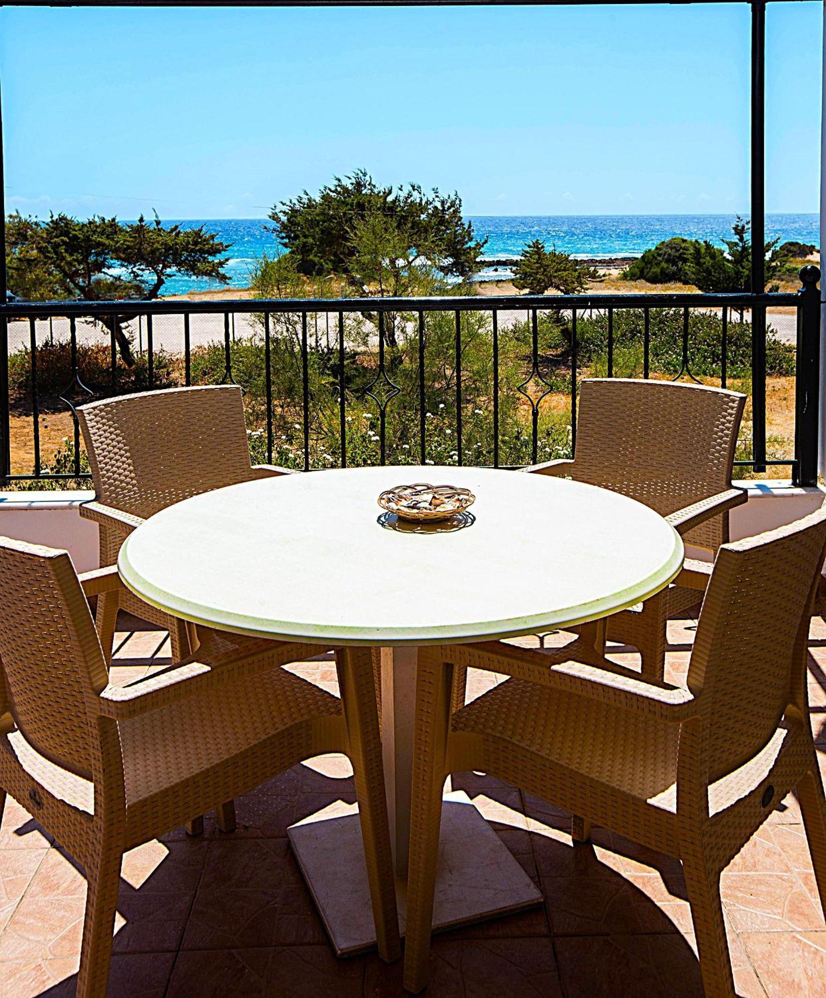 Romanos Beach Villas Exterior foto