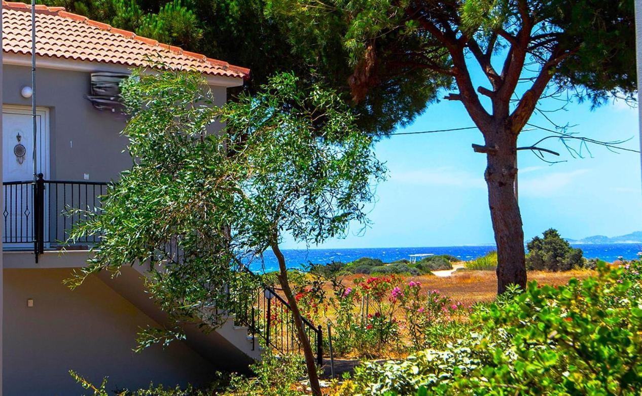 Romanos Beach Villas Exterior foto