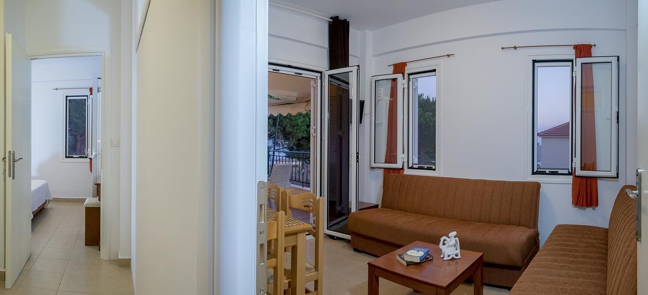 Romanos Beach Villas Exterior foto