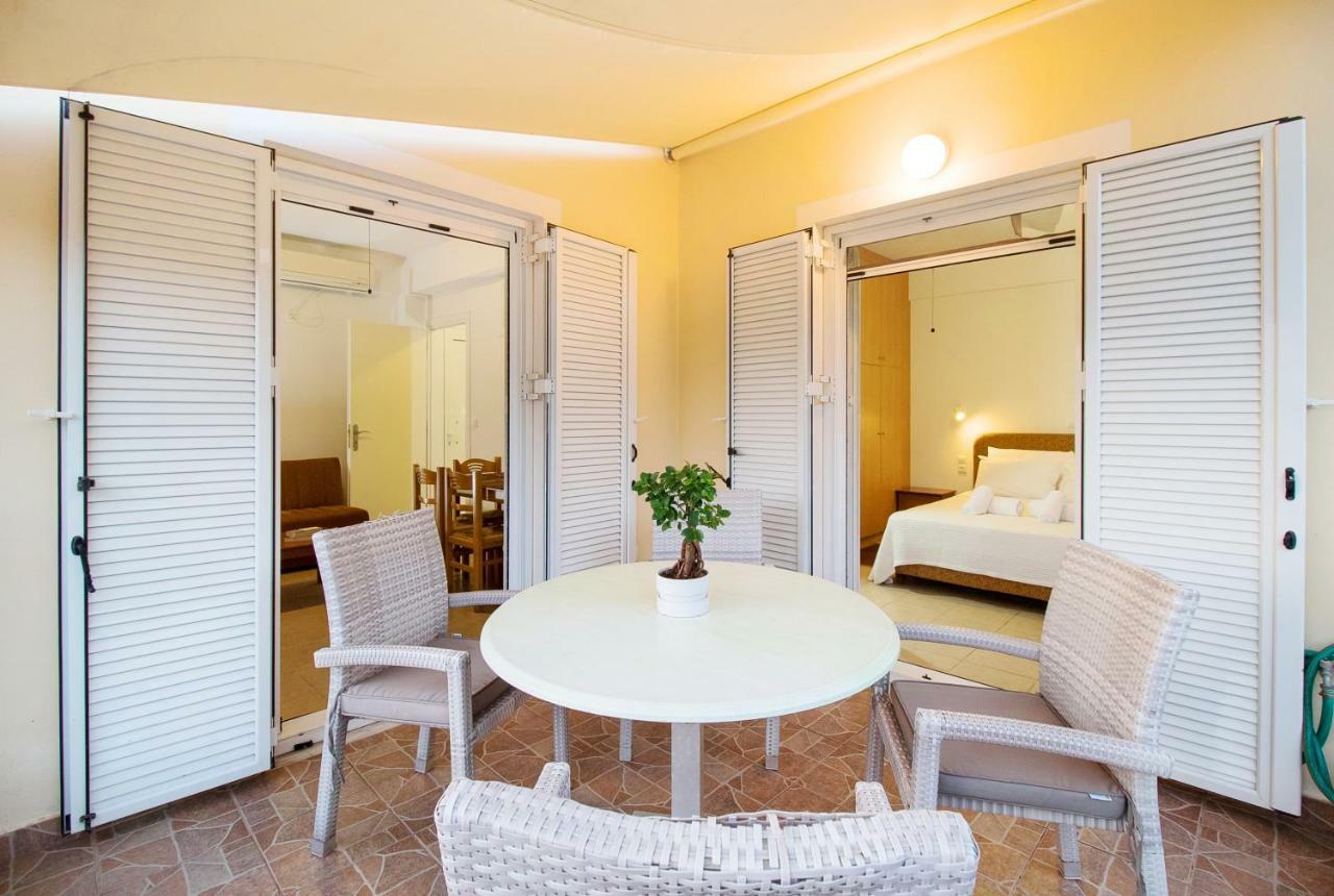 Romanos Beach Villas Exterior foto